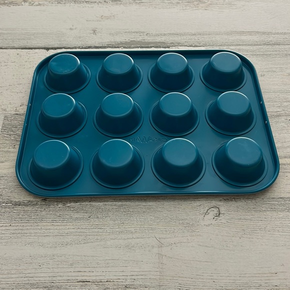 CasaWare Nonstick Mini Muffin Pan for Baking — 10” x 7.5” - Picture 2 of 2